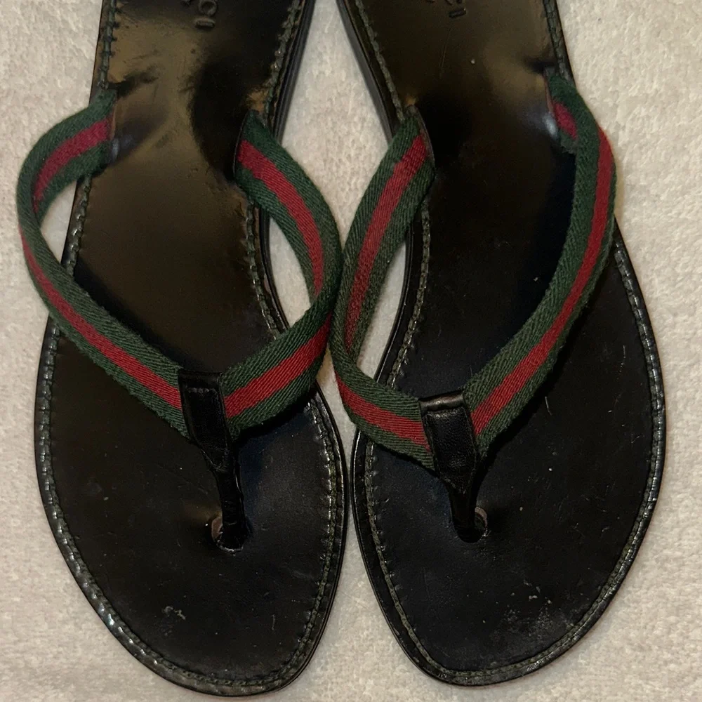 Gucci Black Leather Thong Sandals with Green-Red Web Stripe